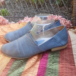 b.o.c blue leather slip-on shoe size 9.5M.